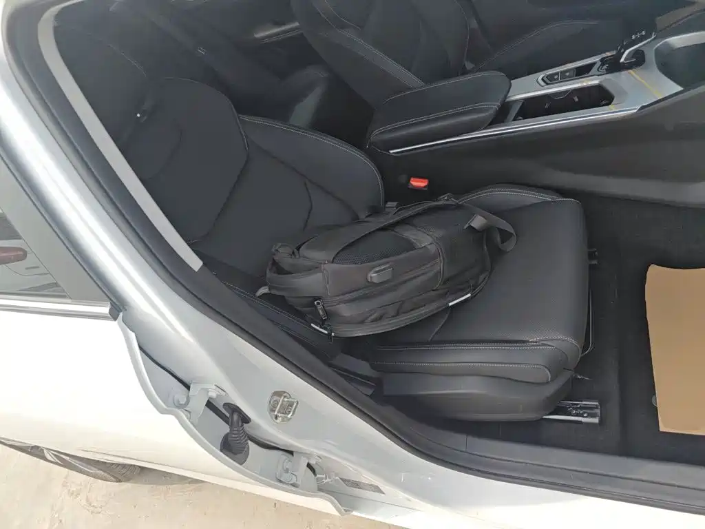 صورة 25 - Geely Emgrand L HiP