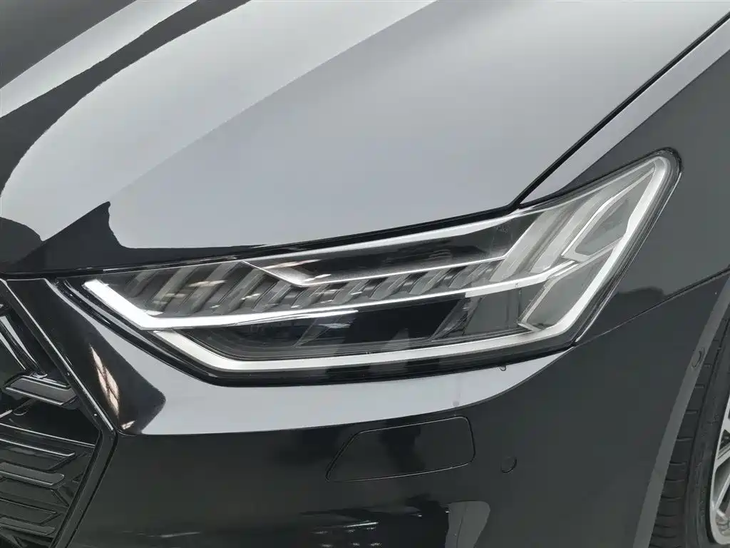 Audi A7L 2024 45 TFSI quattro Black Warrior Edition фото 7