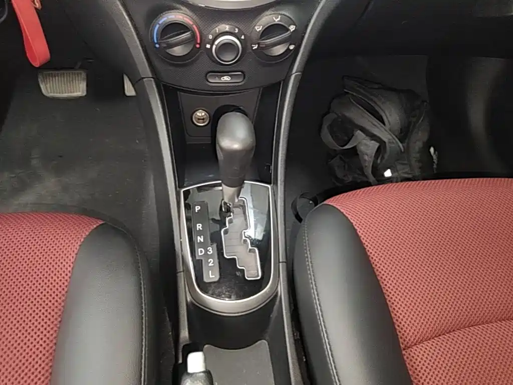Hyundai Reina 2015 2014 Model 1.4L Automatic GLX