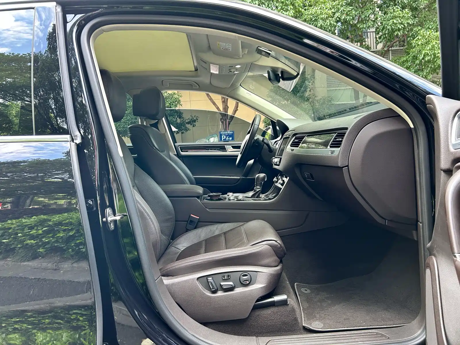 Фото 7 - Volkswagen Touareg