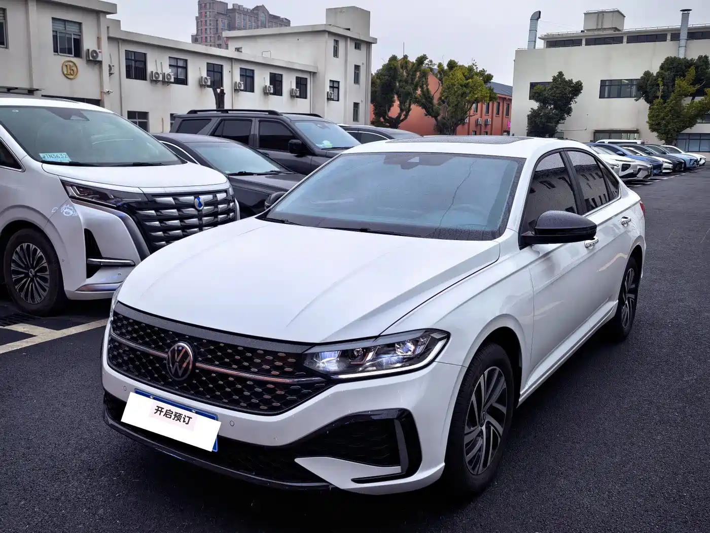 Volkswagen Lavida 2024 Model 300TSI DSG Starlight Leading Edition фото 2