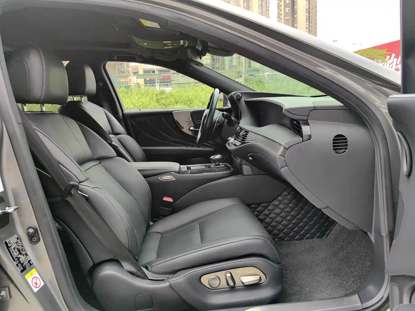 Lexus LS 2018 500h Excellence Edition China V фото 11