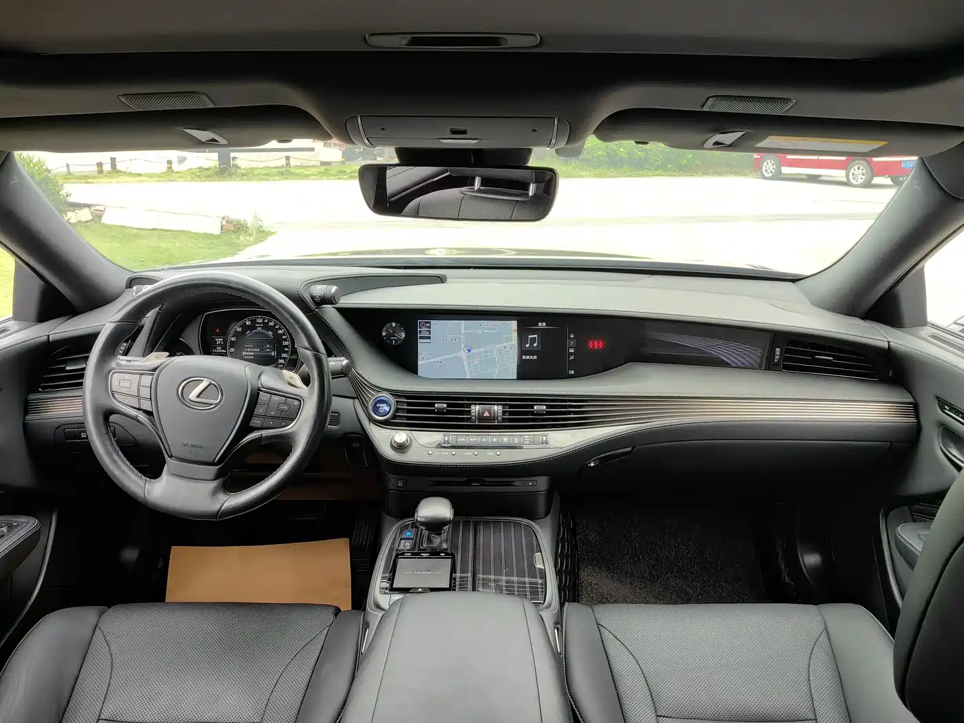 Lexus LS 2018 500h Excellence Edition China V фото 12
