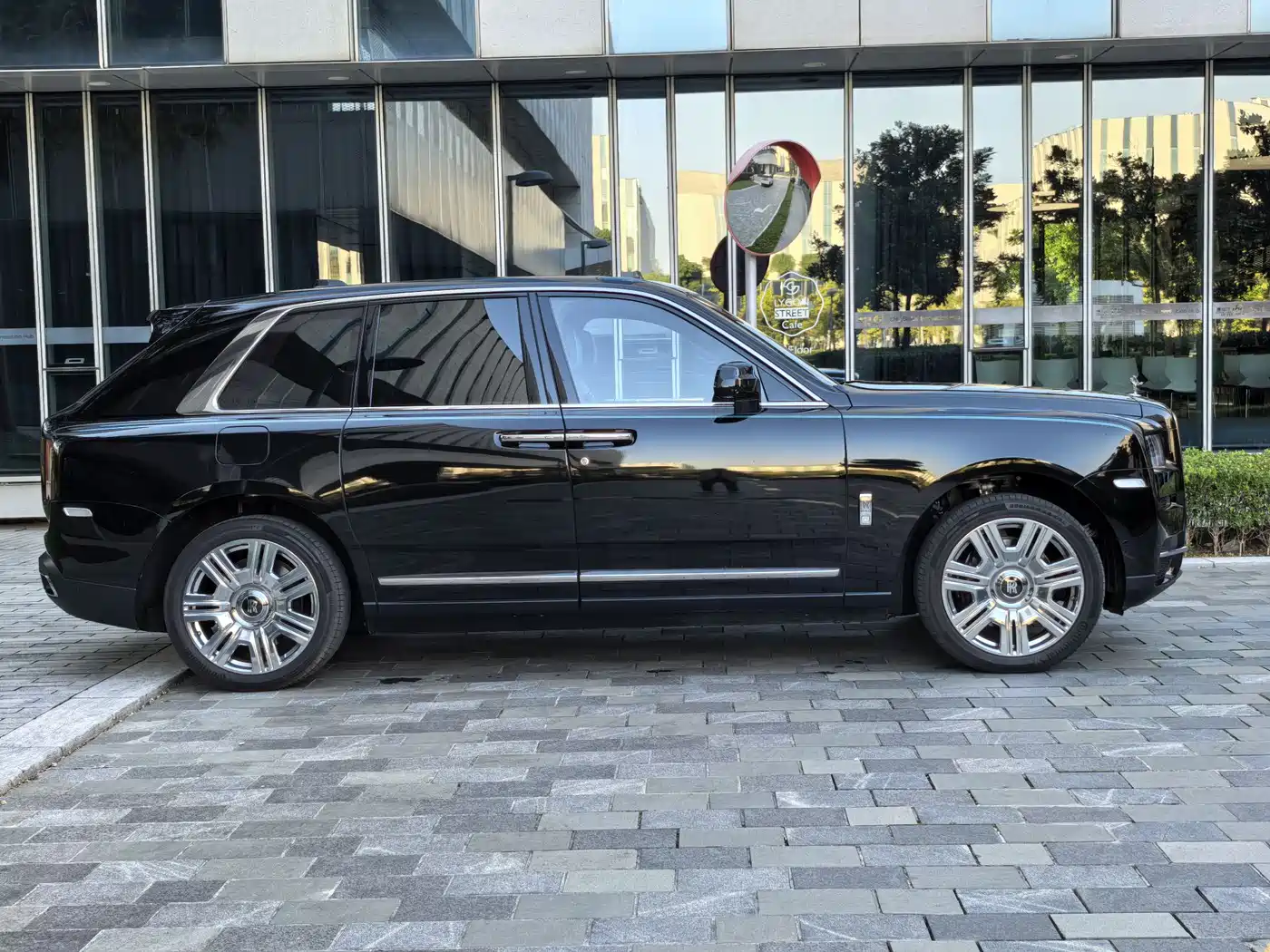 ROLLS-ROYCE CULLINAN