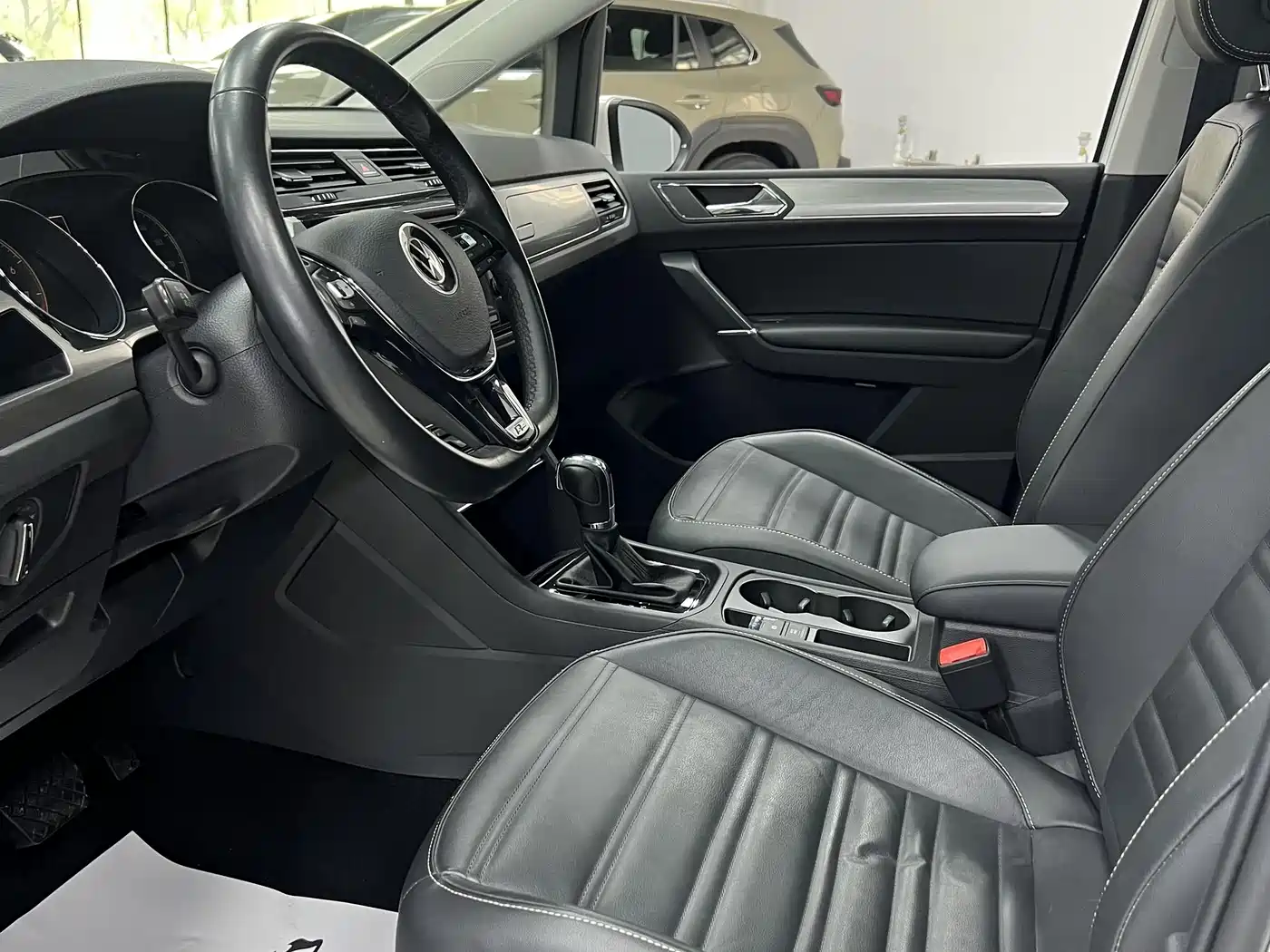 Volkswagen Touran 2021 Touran L 280TSI DSG Cross Luxury 7-Seater фото 20