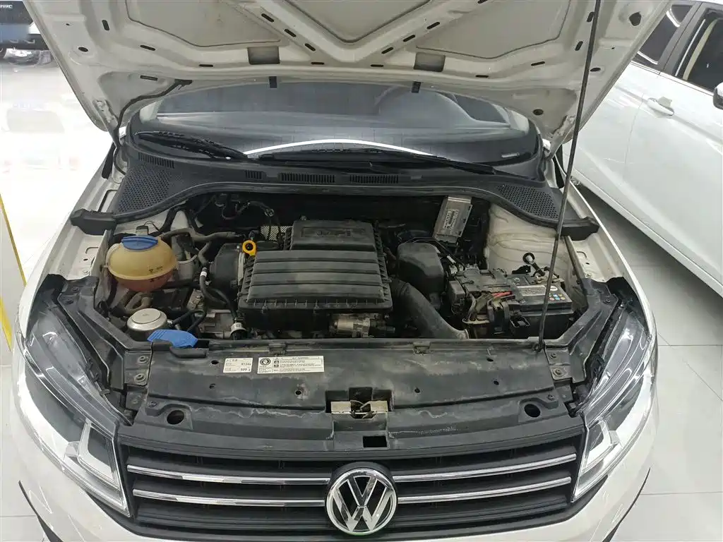 VOLKSWAGEN SANTANA