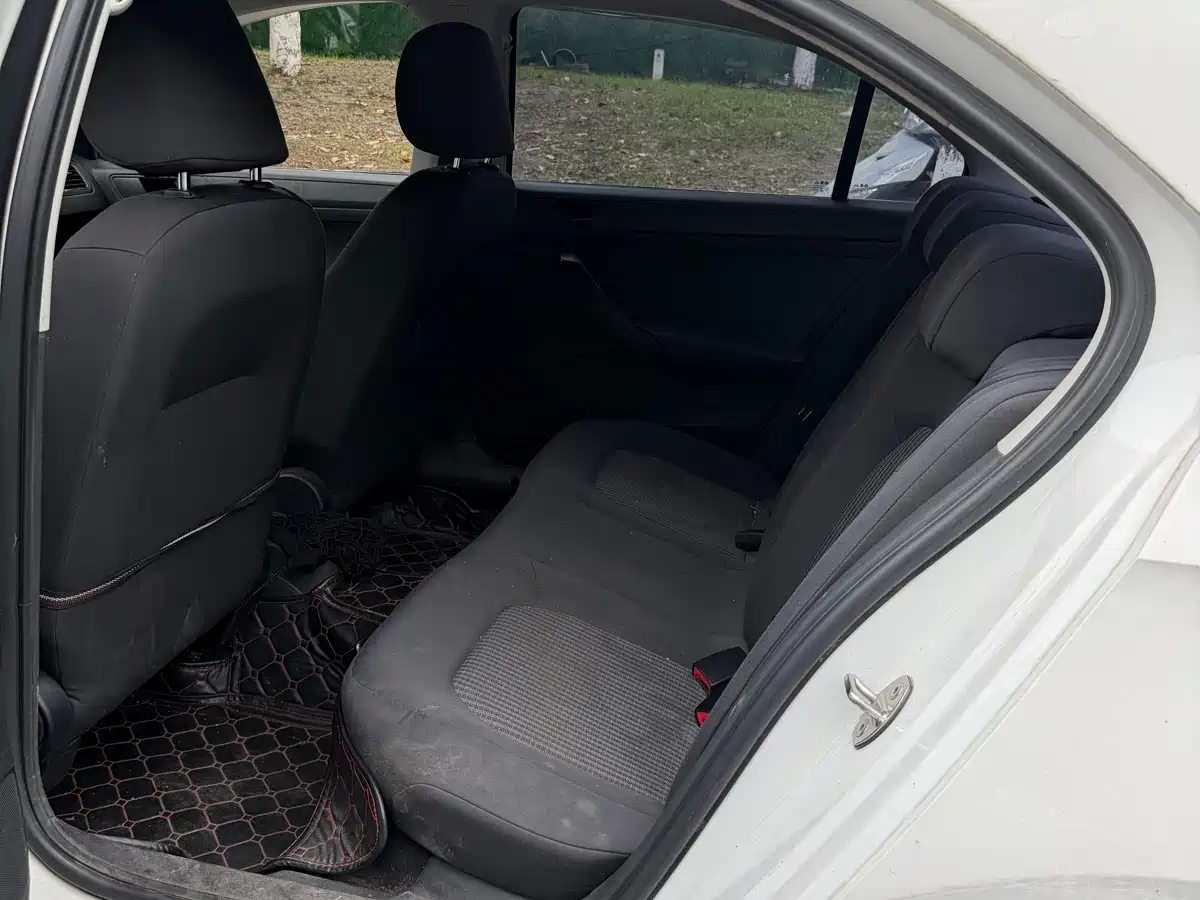 Volkswagen Santana 2016 1.6L Automatic Trend Edition фото 10