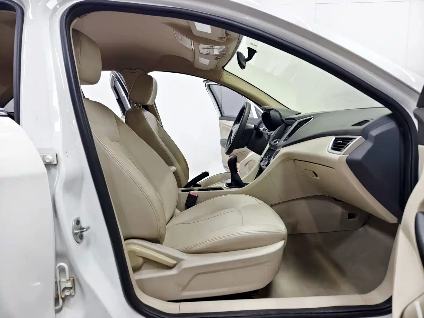 Chery Arrizo 7 2014 2014 1.6L Manual Zhishang Magic Edition