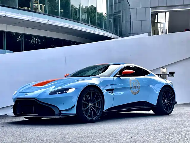 ASTON MARTIN V8 VANTAGE