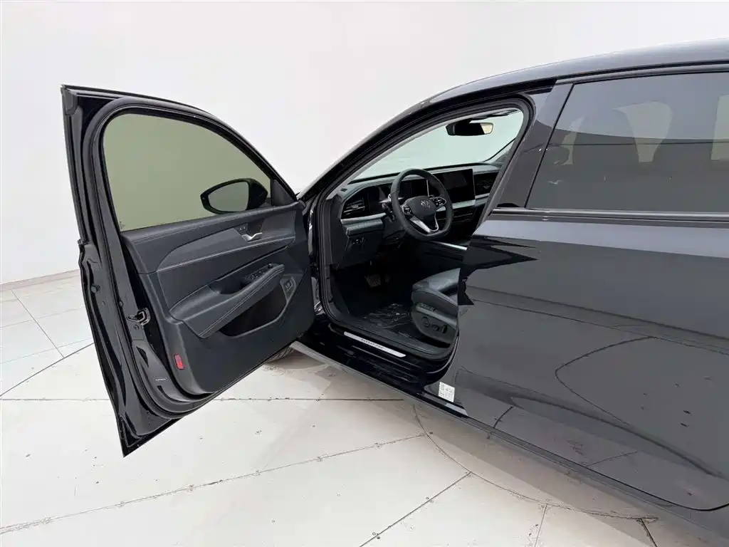 Volkswagen Passat 2025 Pro 380TSI Starlight Dragon Glory Edition фото 13