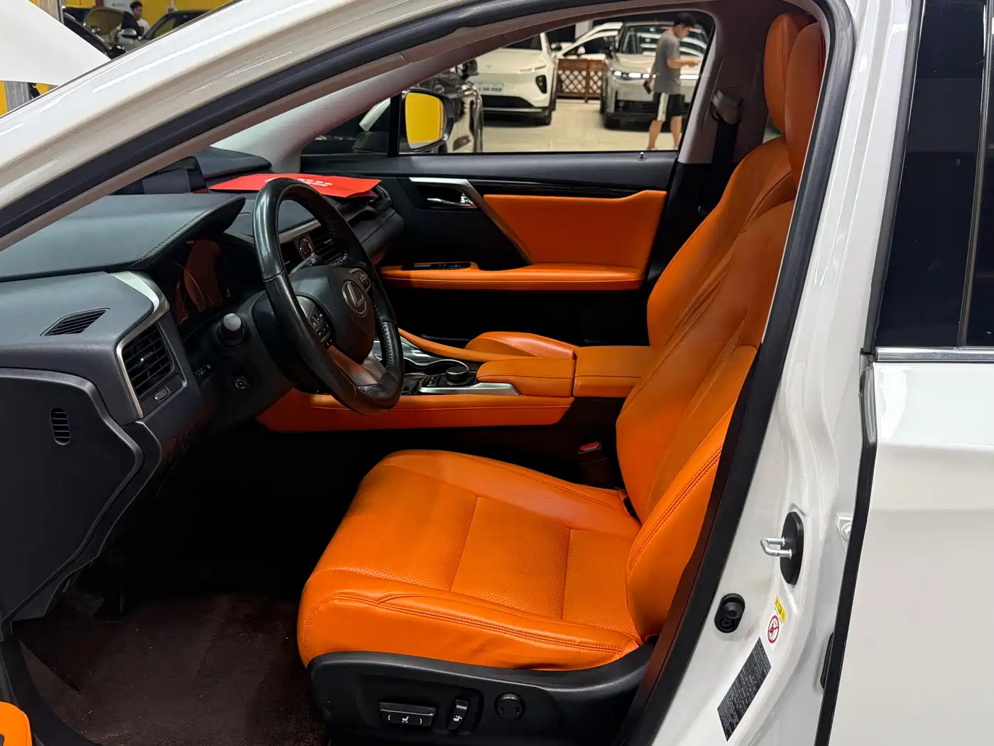 Фото 18 - Lexus RX