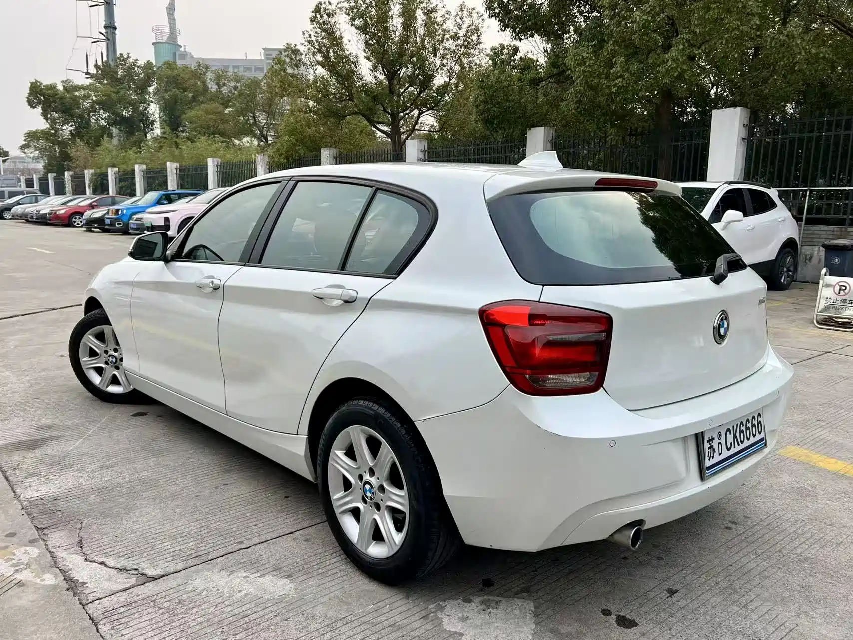 صورة 8 - BMW 1 Series (Import)