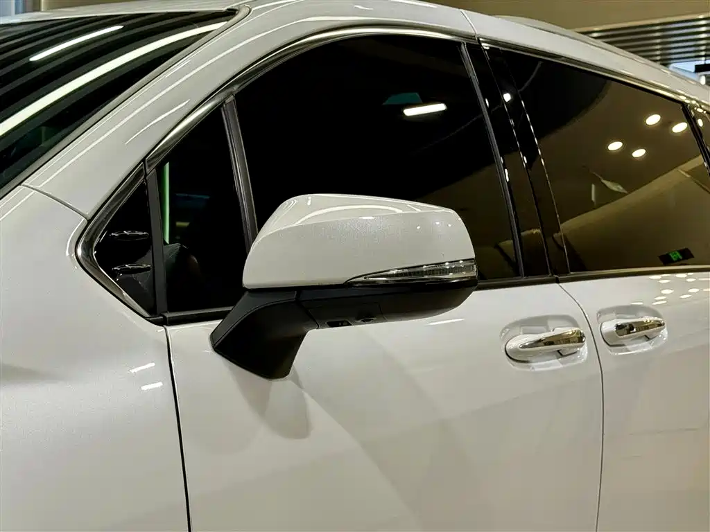 Toyota Sienna 2023 2.5L Hybrid Platinum Edition фото 12