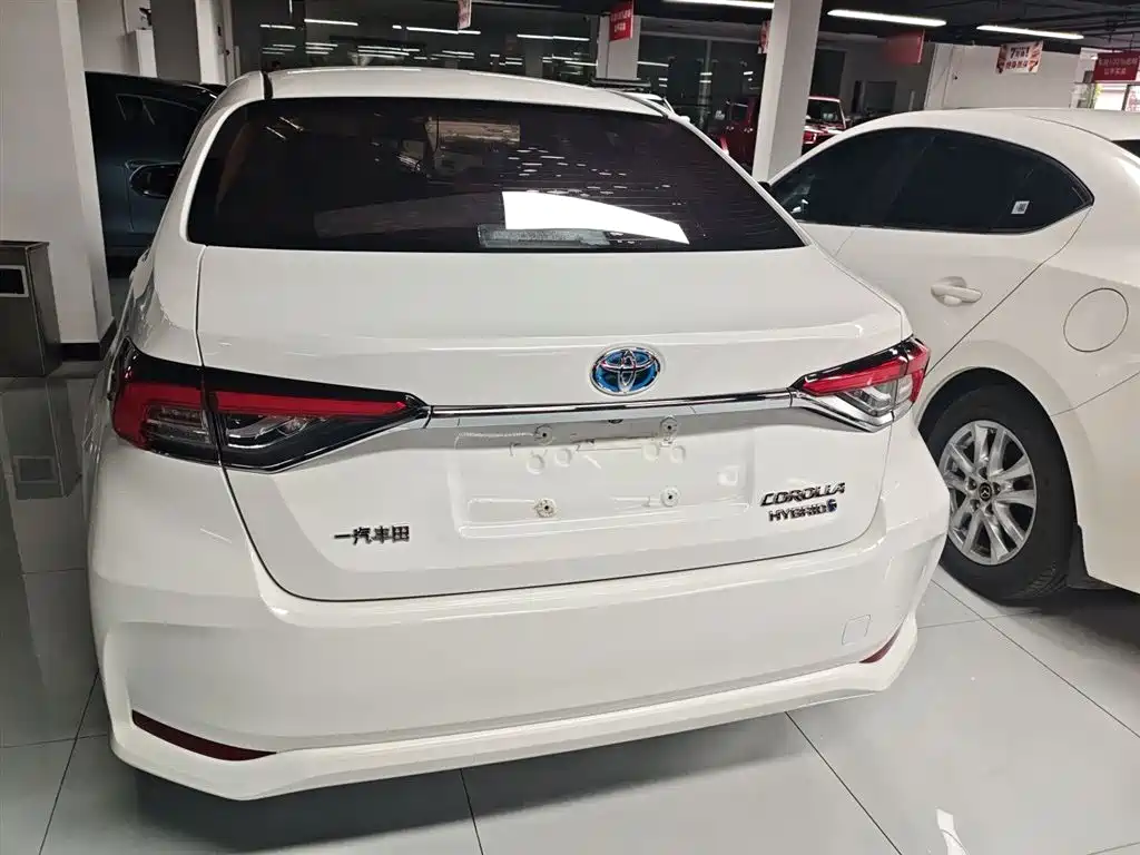 Toyota Corolla 2021 Hybrid 1.8L E-CVT Elite Edition фото 6