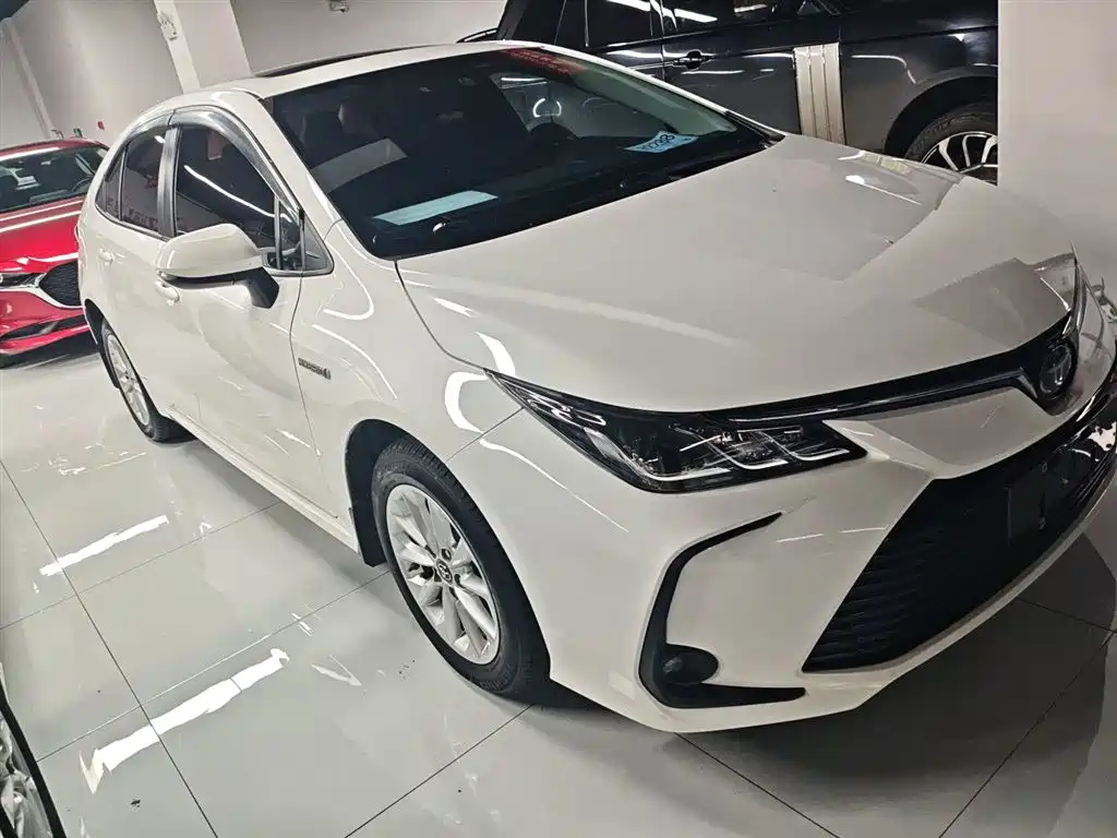 Toyota Corolla 2021 Hybrid 1.8L E-CVT Elite Edition фото 4
