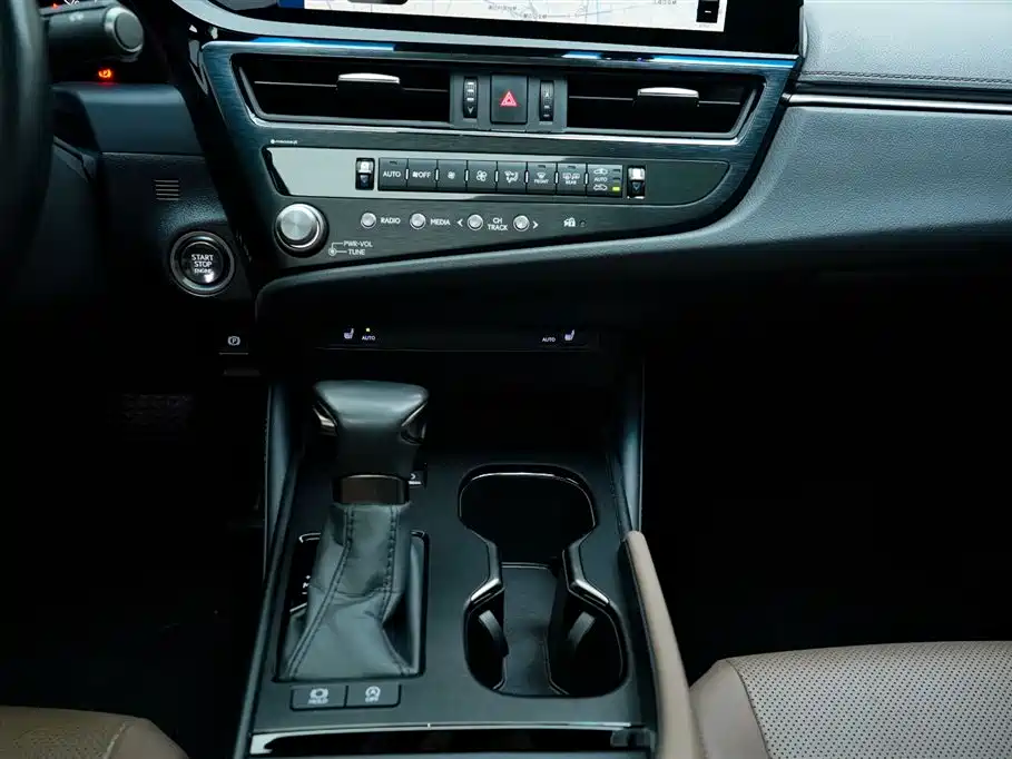 Lexus ES 2022 200 Excellence Edition фото 27