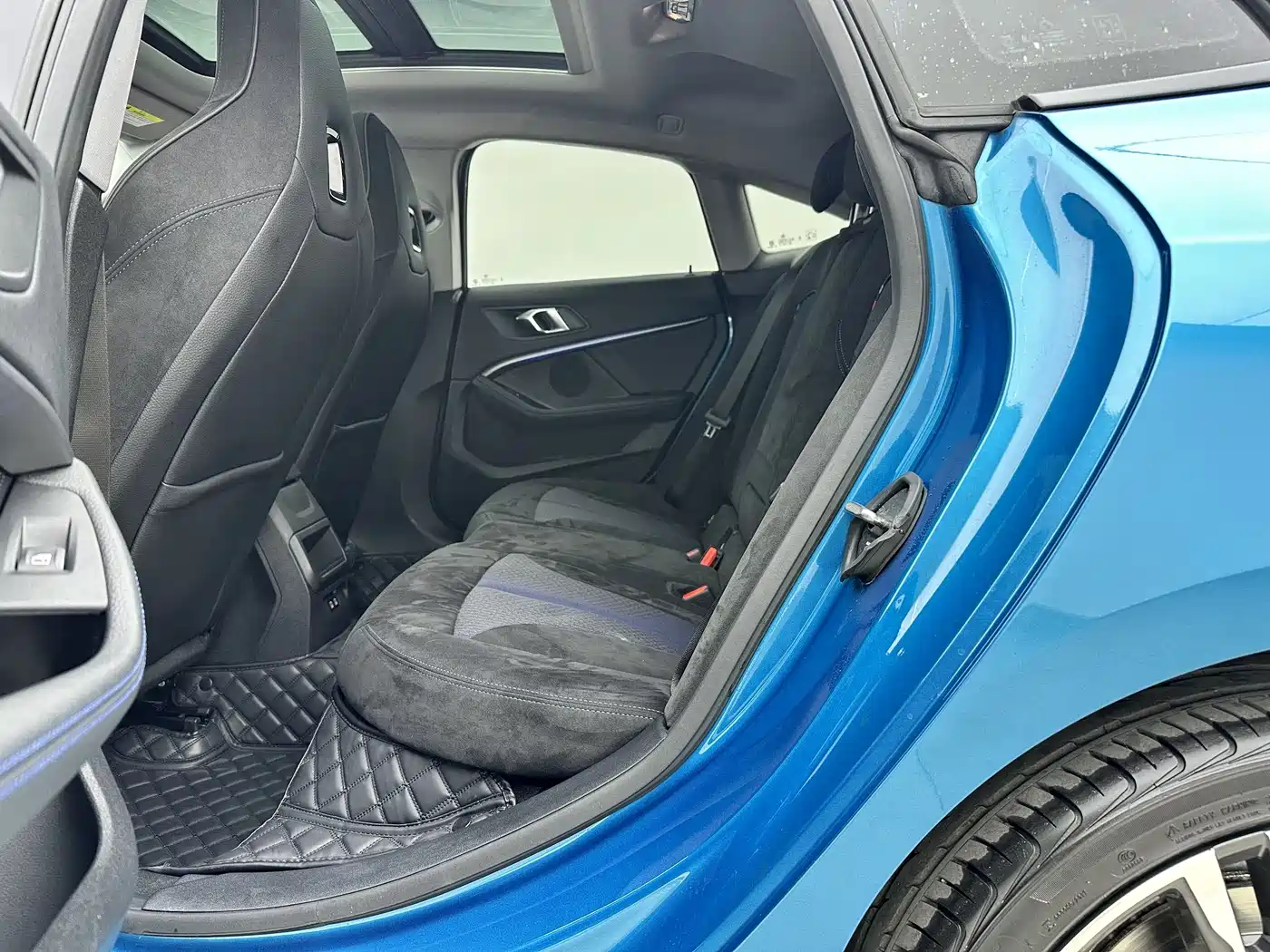 BMW 2 Series (Import) 2023 Facelift 225i 4-Door Coupe M Sport Shadowline Package фото 8