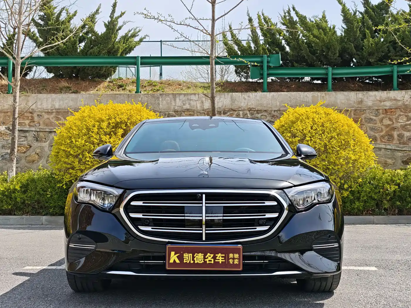 Mercedes-Benz E-Class фото 2