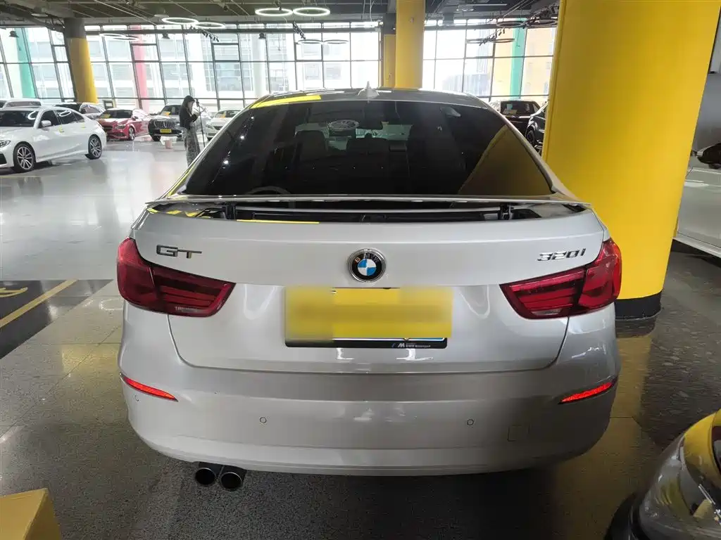 BMW 3 Series GT 2018 320i Fashion фото 6