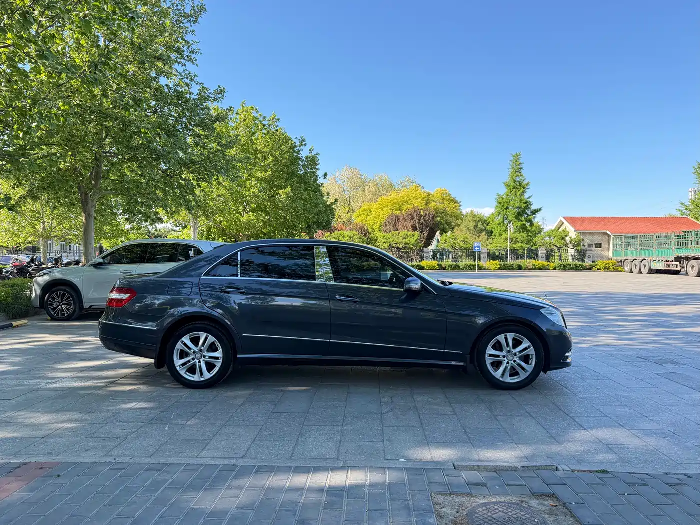 Mercedes-Benz E-Class 2010 E 300 L Fashion фото 7