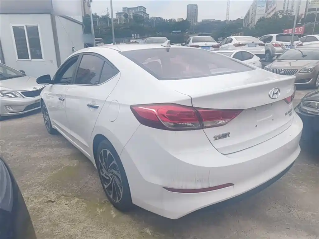 Hyundai Elantra 2019 1.5L CVT Smart Elite фото 5