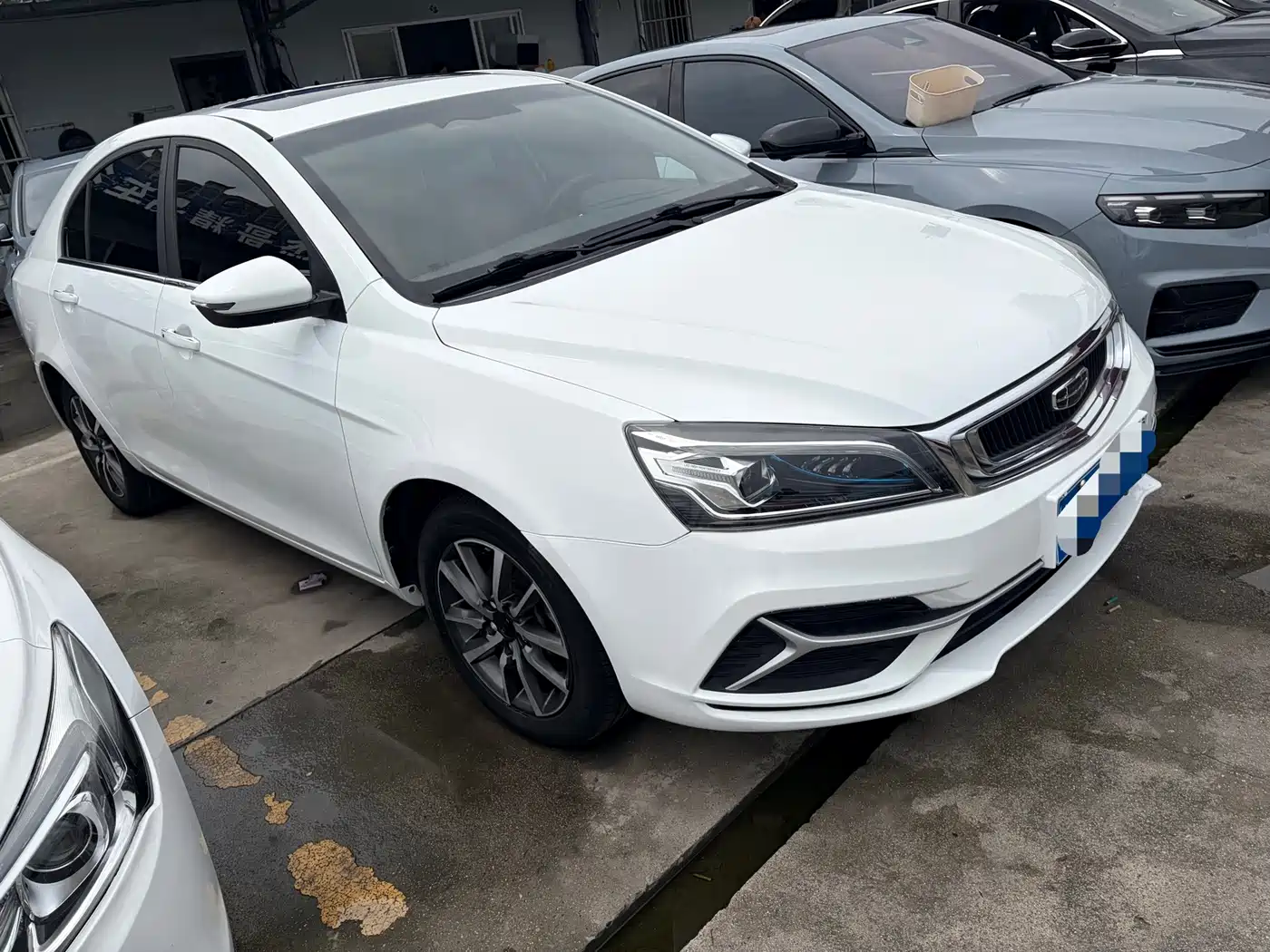 Photo 3 - Geely Emgrand