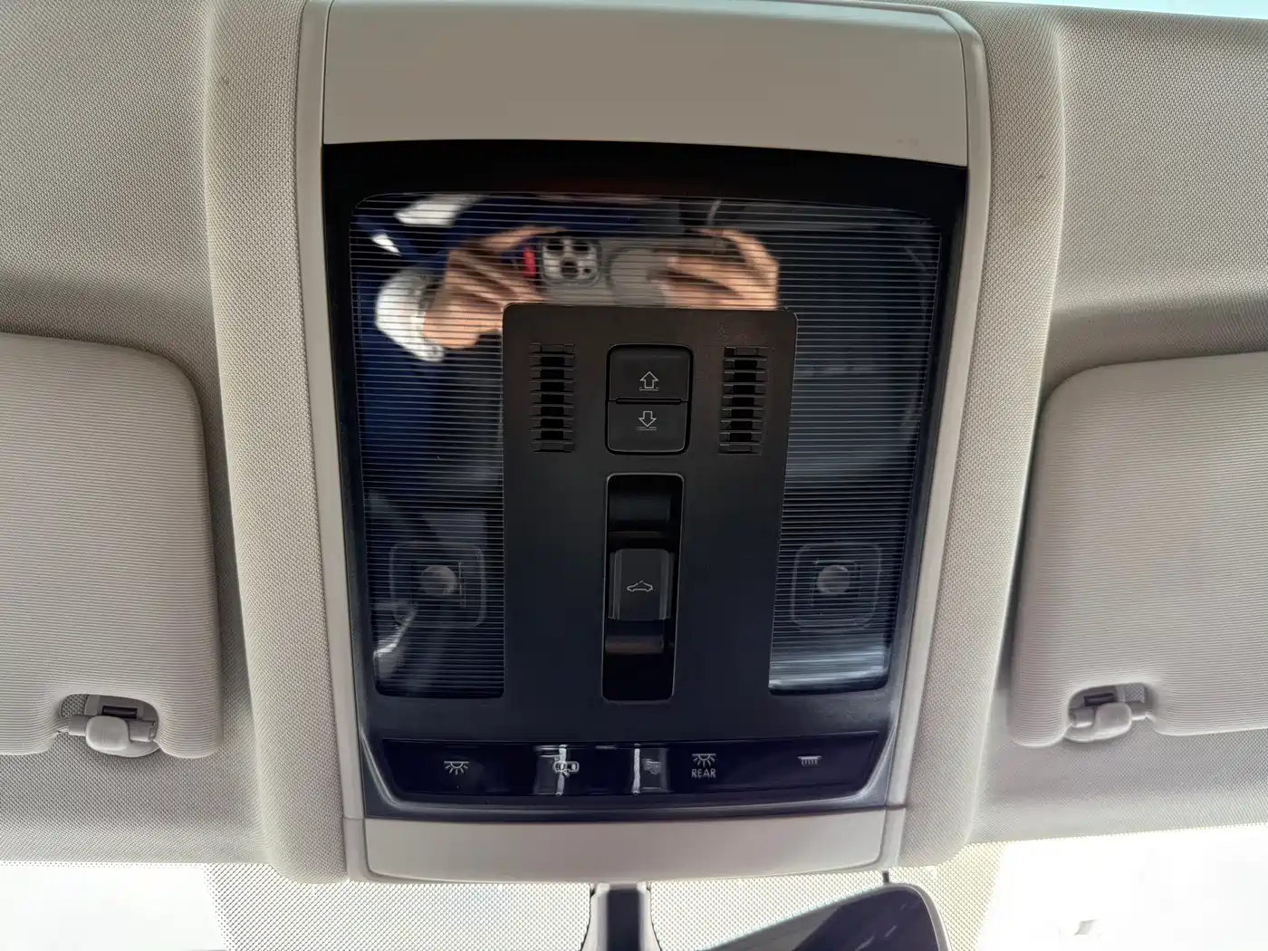 Volkswagen Passat 2022 330TSI Elite Edition фото 25