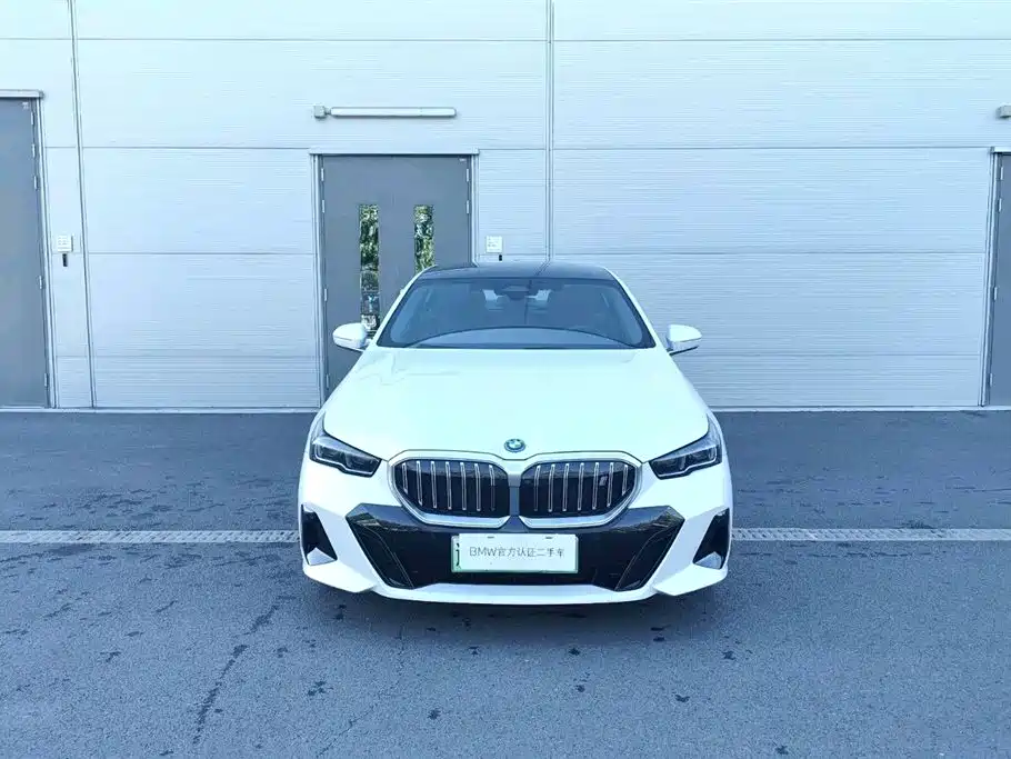 2026 BMW i5