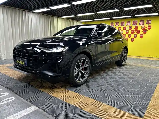 Audi Q8 55 TFSI, Премиум Спорт