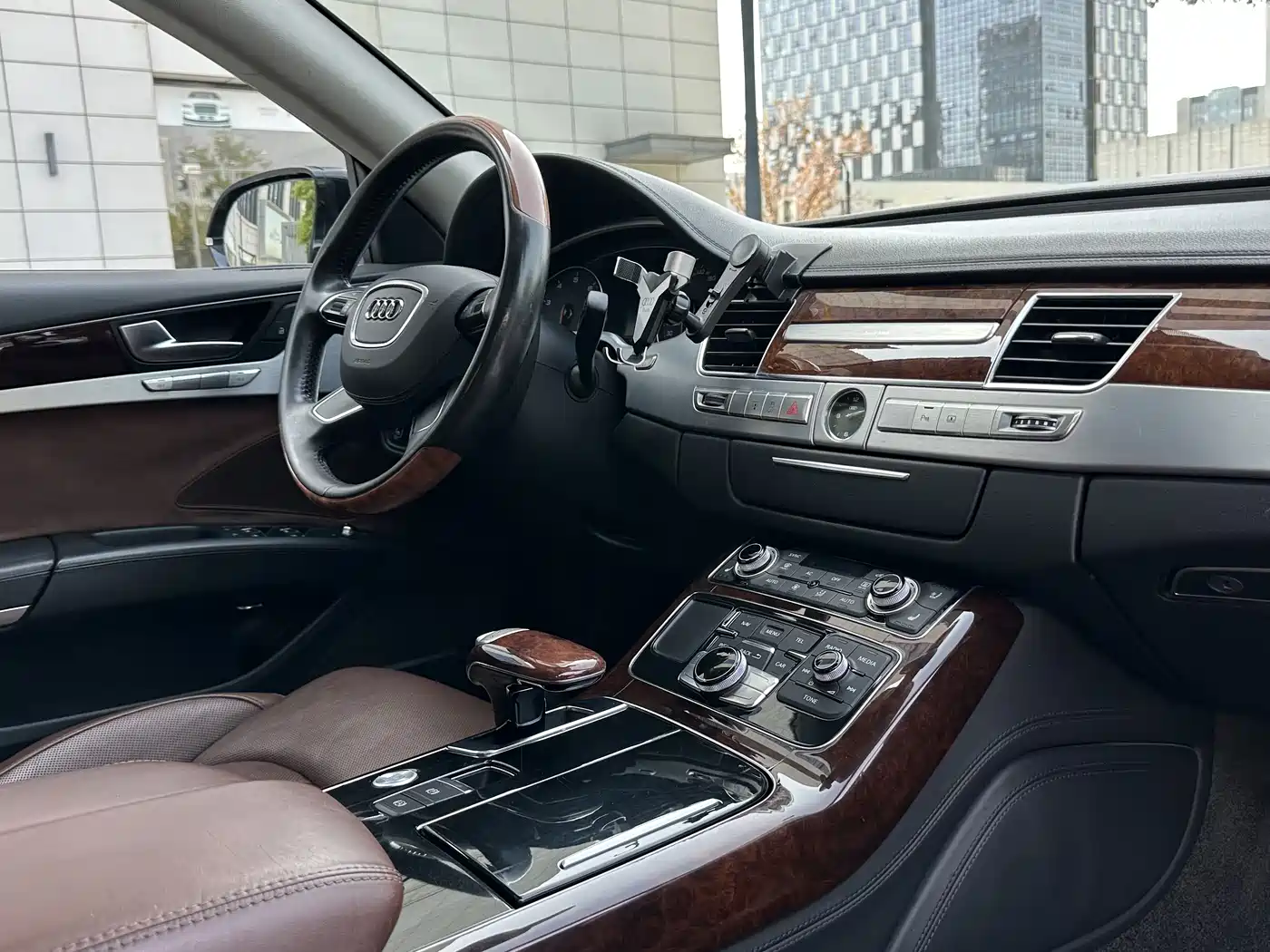Audi A8 2011 A8L 3.0 TFSI quattro Luxury (213kW) фото 13
