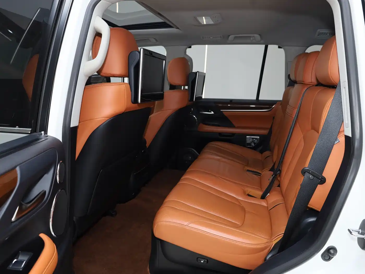 Lexus LX 2016 570 Dynamic Luxury Edition фото 20