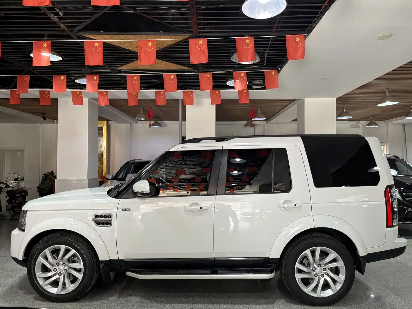 Land Rover Discovery 2016 3.0 SC V6 SE фото 18