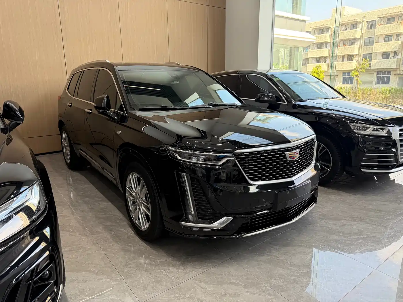 CADILLAC XT6