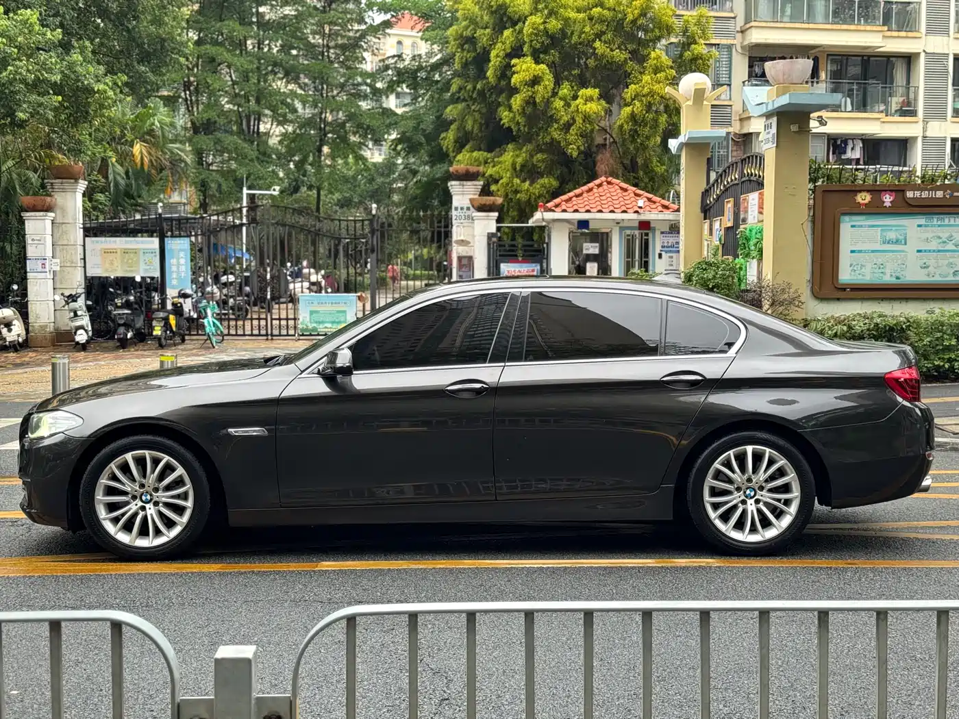 BMW 5 Series 2014 525Li Luxury Design Package фото 16