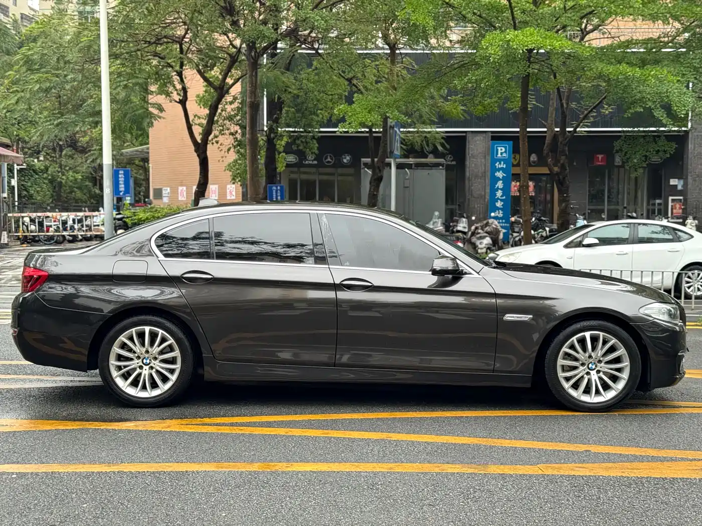 BMW 5 Series 2014 525Li Luxury Design Package фото 17