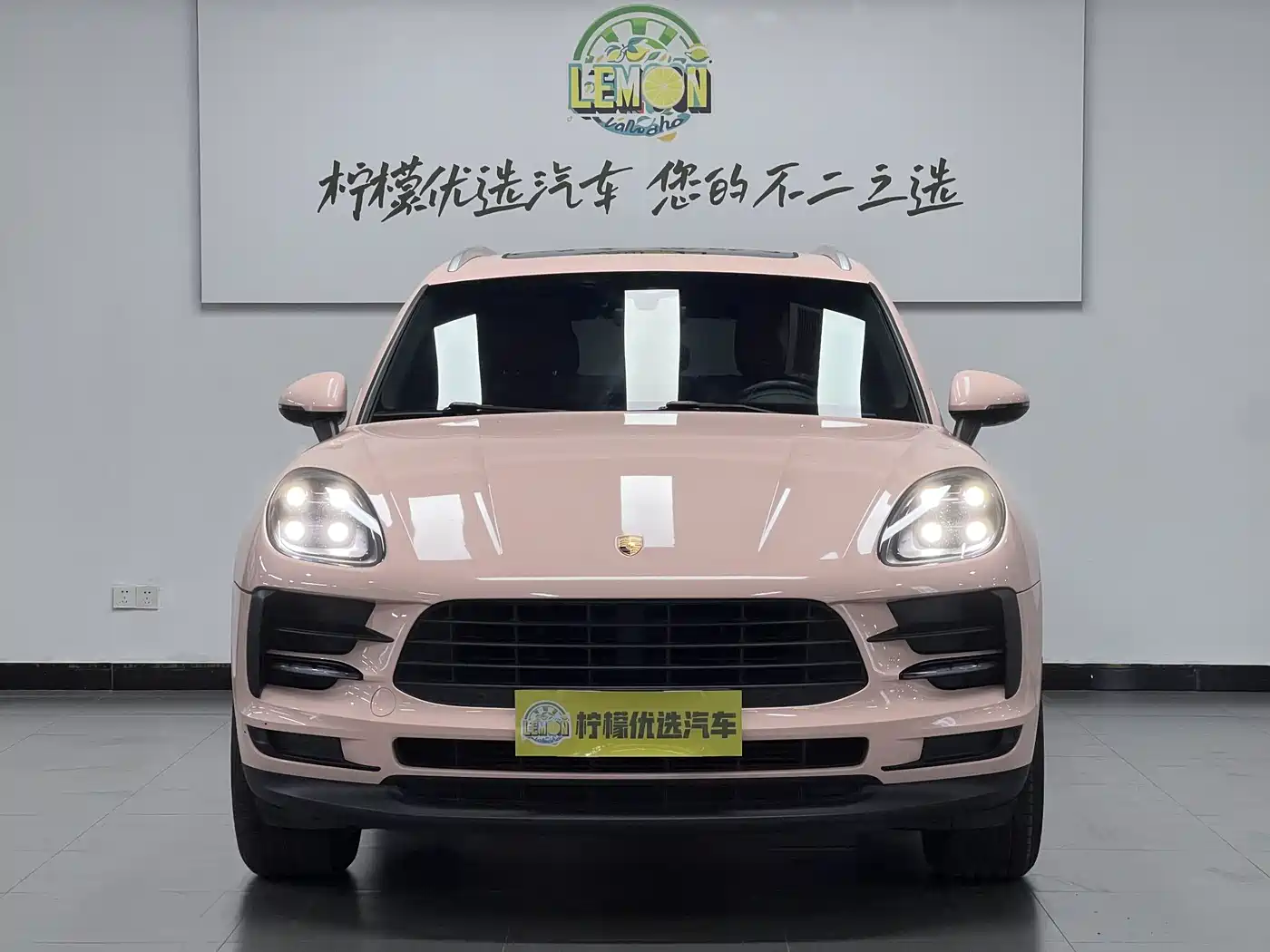 PORSCHE MACAN