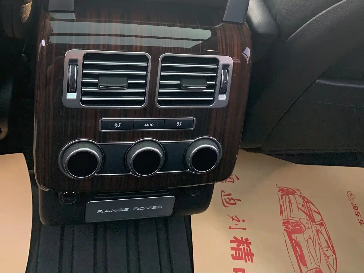 Land Rover Range Rover 2018 3.0 SC V6 Golden Age Edition фото 30