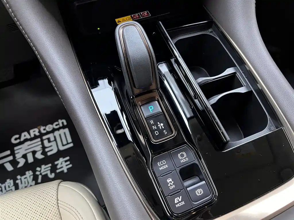 Toyota Vellfire 2024 Crown Hybrid 2.5L Executive Premium Edition фото 27