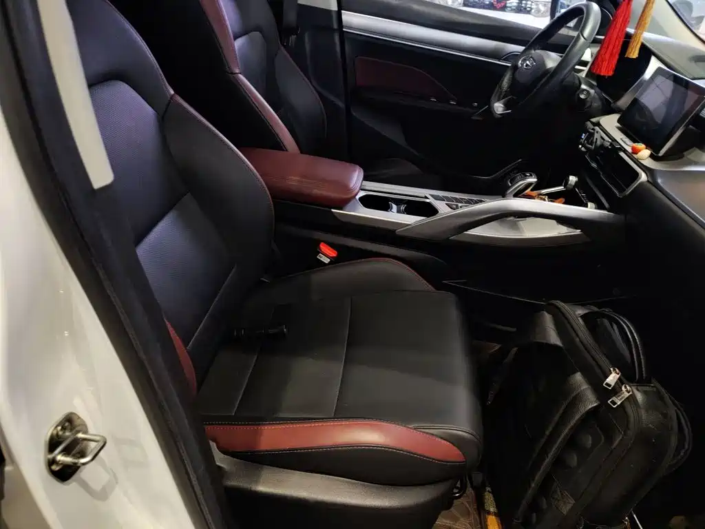 Фото 25 - Geely Coolray