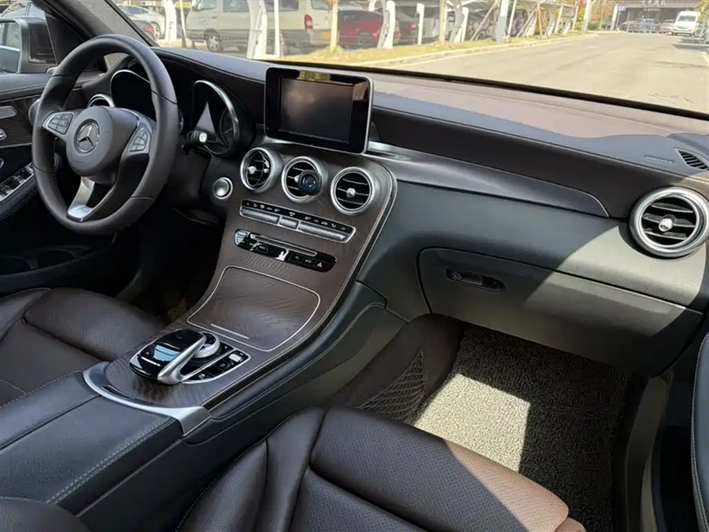 Mercedes-Benz GLC 2018 GLC 300 4MATIC Dynamic фото 9