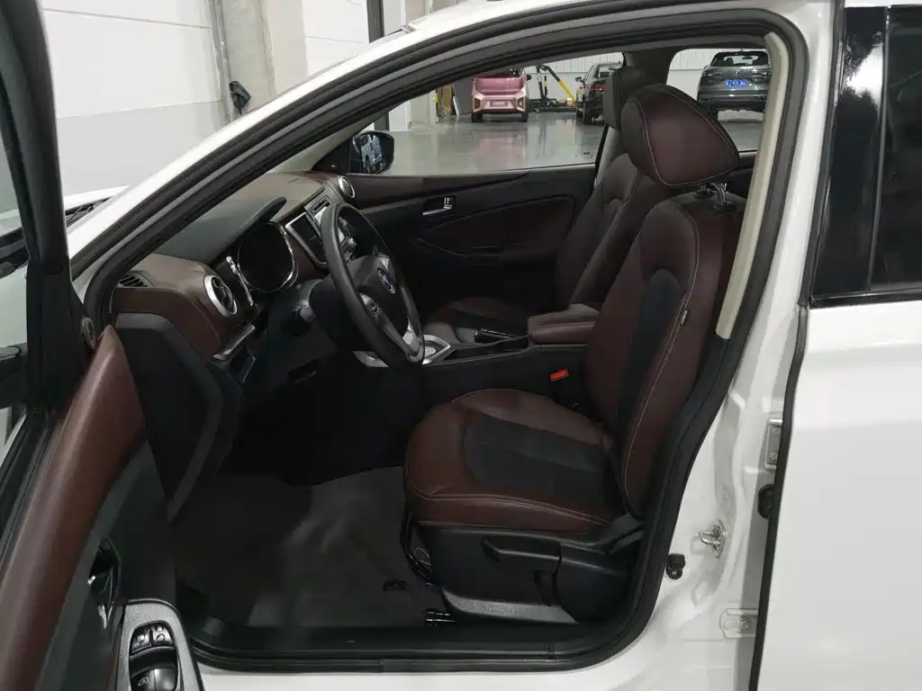 Venucia T70X 2016 2015 2.0L CVT Smart Fun Sport Edition