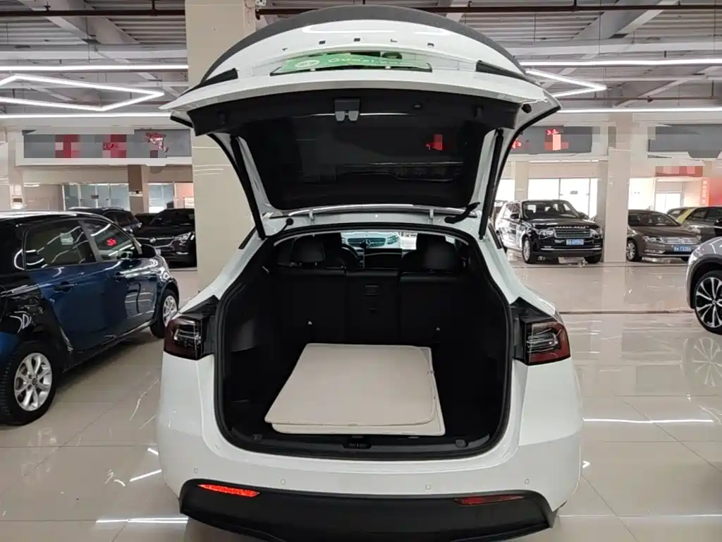 Фото 19 - Tesla Model Y