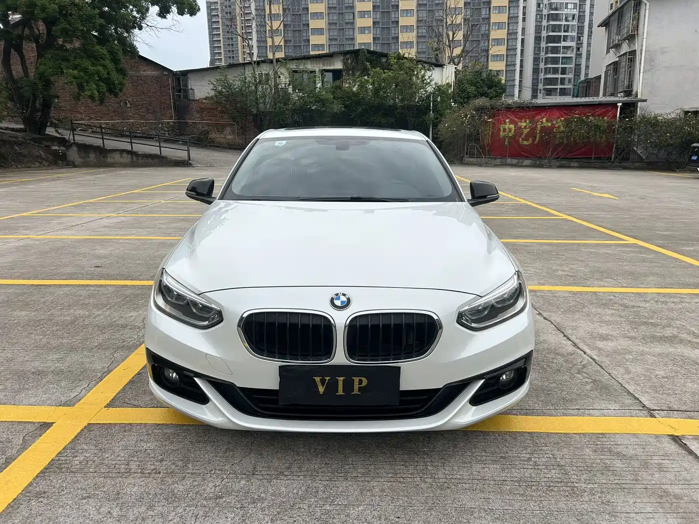 BMW 1 Series 2018 118i Sport Edition фото 2