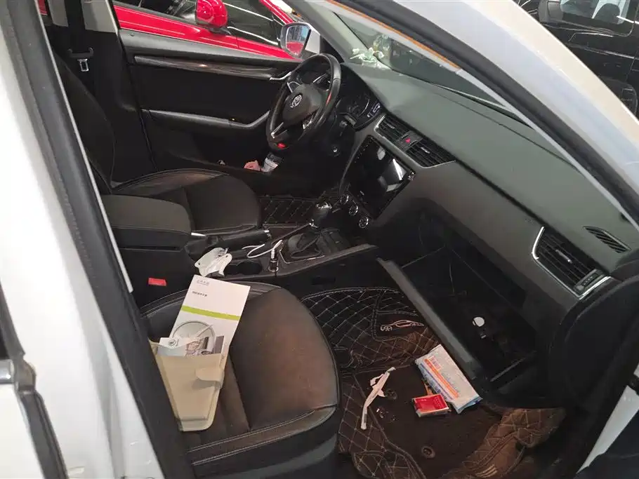 Škoda Octavia 2017 1.6L Automatic Smart Edition фото 8