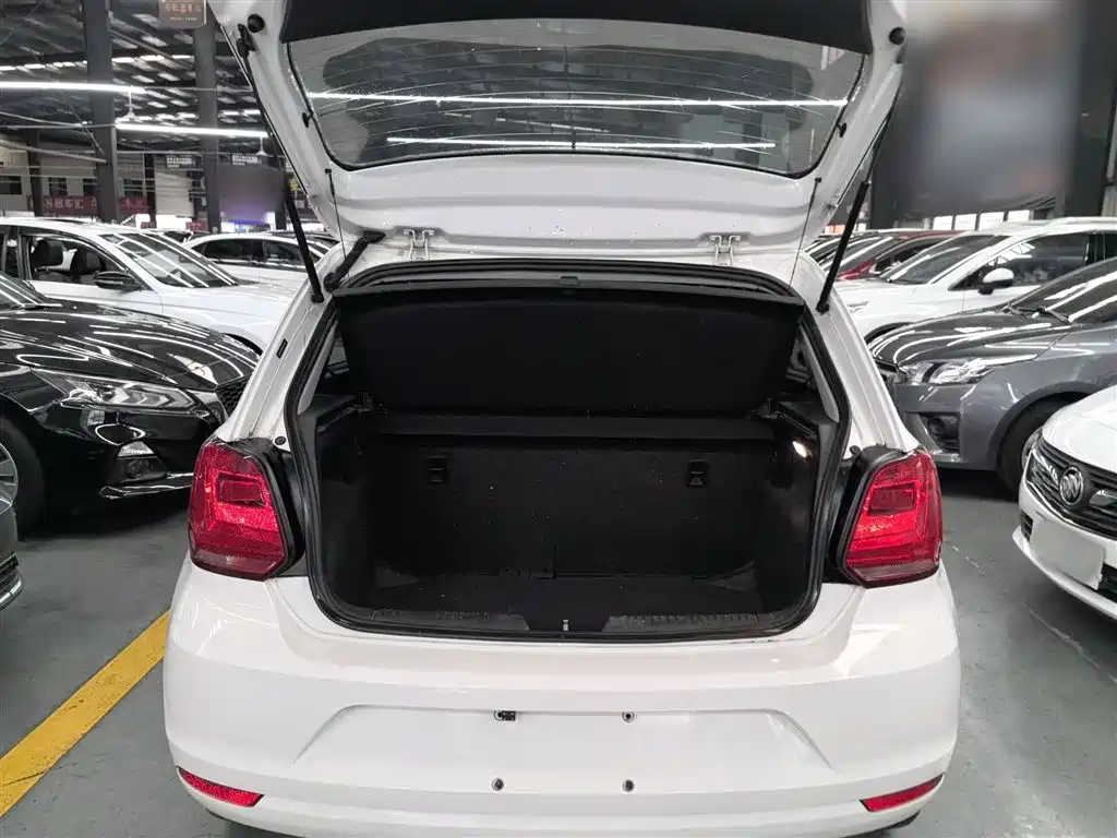 Volkswagen Polo 2016 1.4L Automatic Trend фото 19
