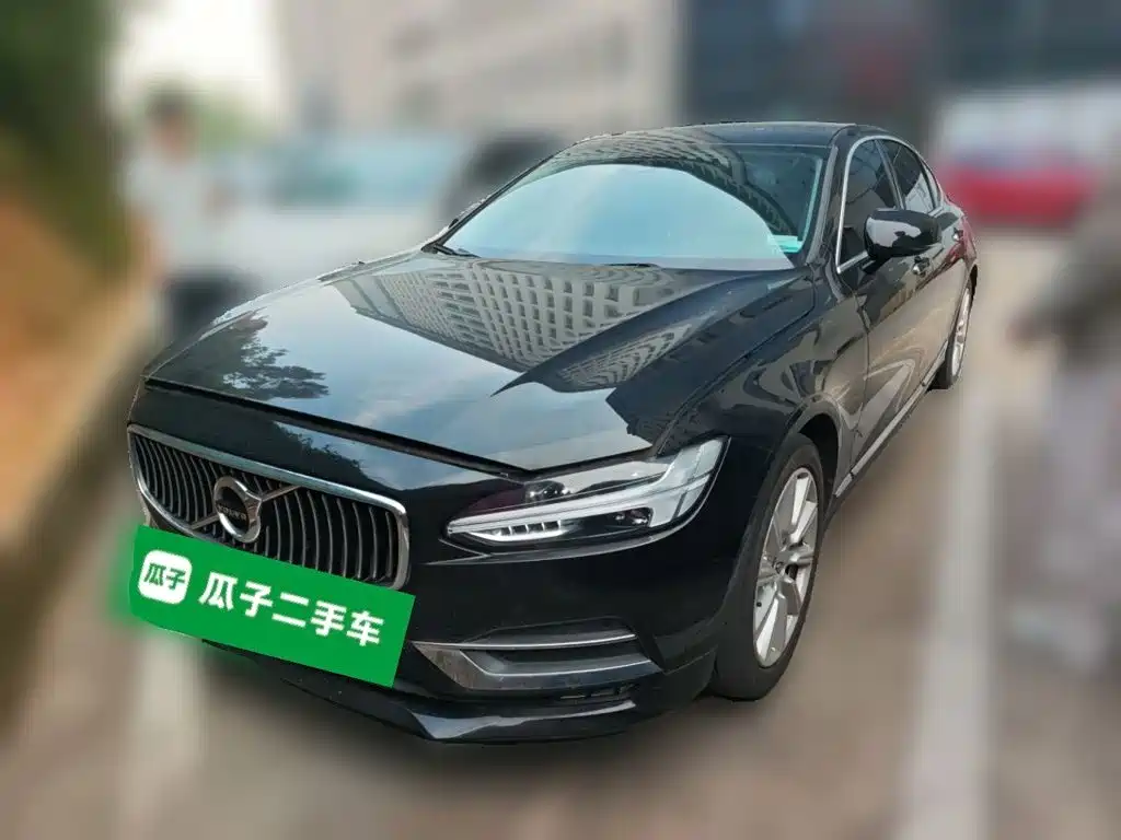 Фото 1 - Volvo S90