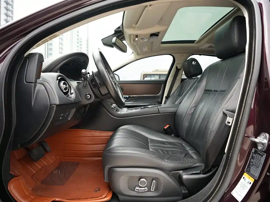 JAGUAR XJ