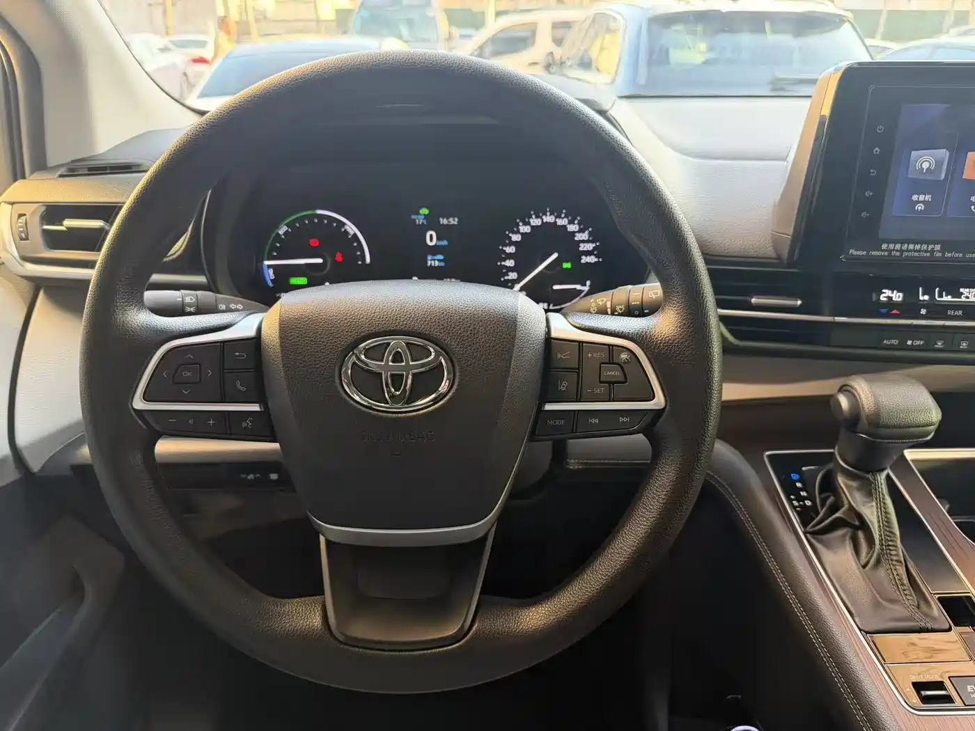 Toyota Granvia 2024 2.5L Hybrid Comfort фото 8
