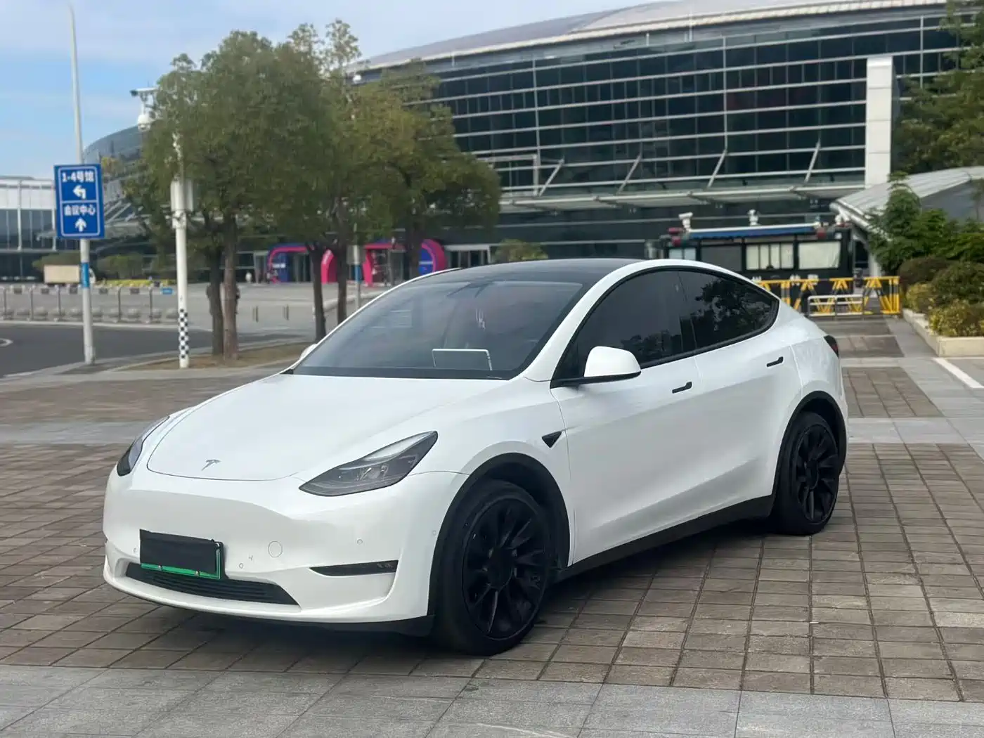 TESLA MODEL Y