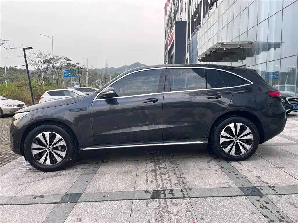 MERCEDES-BENZ EQC